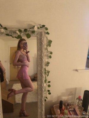 annabethhh-12-03-2020-25314946-do you love this pink skirt as much as I do.jpg