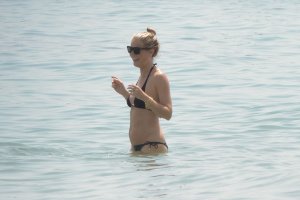 Gwyneth Paltrow Sexy 8 thefappeningblog.com.jpg