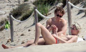 Teliz Alley Sexy Topless 2 thefappeningblog.com.jpg