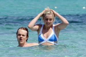 Teliz Alley Sexy Topless 7 thefappeningblog.com.jpg