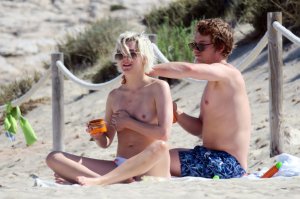 Teliz Alley Sexy Topless 48 thefappeningblog.com.jpg