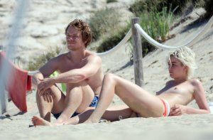 Teliz Alley Sexy Topless 19 thefappeningblog.com.jpg