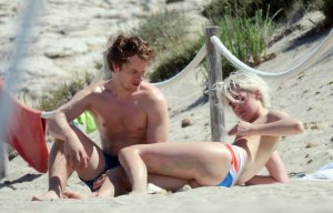 Teliz Alley Sexy Topless 22 thefappeningblog.com.jpg