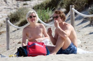 Teliz Alley Sexy Topless 55 thefappeningblog.com.jpg