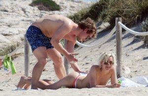 Teliz Alley Sexy Topless 43 thefappeningblog.com.jpg