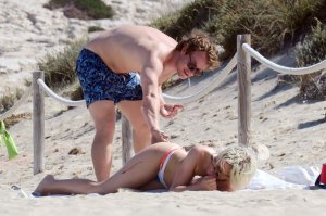 Teliz Alley Sexy Topless 45 thefappeningblog.com.jpg