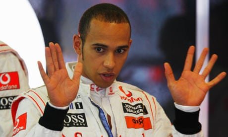 lewis-hamilton-hands-001.jpg