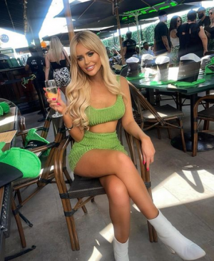 Screenshot 2023-03-30 at 00-17-10 Nicole Farrell (@nicolefarrell_1208) • Instagram photos and ...png