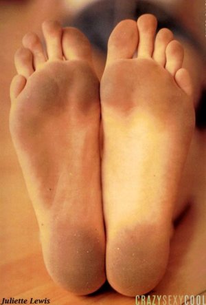 juliette_lewis-dirtysolesclassic.jpg