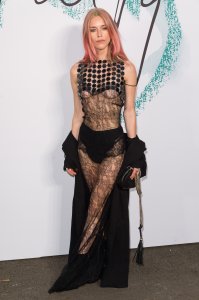 Lady Mary Charteris Underboob 9 thefappeningblog.com.jpg