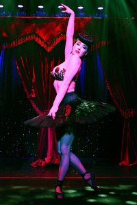 Dita Von Teese Topless Sexy 12 thefappeningblog.com.jpg