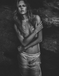Anna Ewers Nude & Sexy 1 thefappeningblog.com.jpg