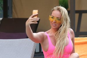 Aisleyne Horgan-Wallace Sexy 9 thefappeningblog.com.jpg