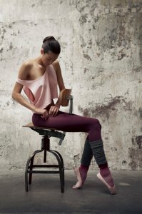 Lara Swiecicki Sexy & Topless 5 thefappeningblog.com.jpg