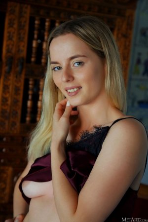 0021-02 thefappeningblog.com.jpg