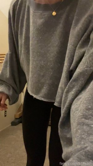 STPeach Pulling the Panties Down Video Leaked FappTime.com.mp4_snapshot_00.00.000.jpg