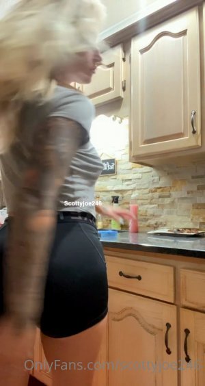 scottyjoe246-26-11-2020-1331009359-Fam fam over.mp4_000002752.jpg