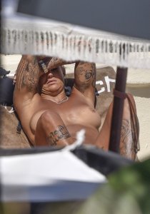 Madeleine Vall Beijner Sexy & Topless 25 thefappeningblog.com.jpg