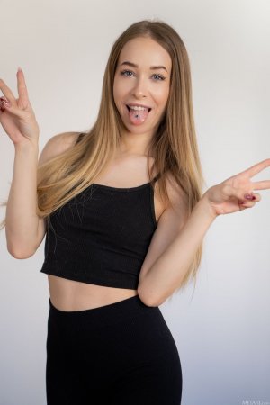 0009-01 thefappeningblog.com.jpg