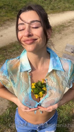 Estephania Ha Finally a Sunny Day to Free my Boobs Video Leaked FappTime.com 1.jpg