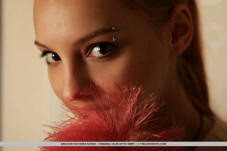 kira-w-cleaning-house-01 thefappeningblog.com.jpg