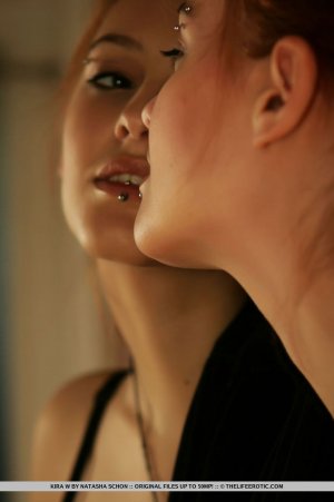 kira-w-cleaning-house-05 thefappeningblog.com.jpg