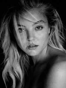 Rachel Hilbert Topless 04.jpg