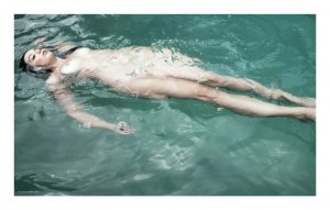 Daisy Lowe Naked 02.jpg