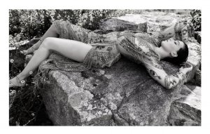 Daisy Lowe Naked 07.jpg