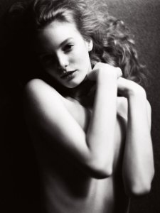 Clara Settje Naked 02.jpg