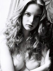 Clara Settje Naked 09.jpg