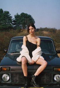 Naomi Nijboer Topless 07.jpg