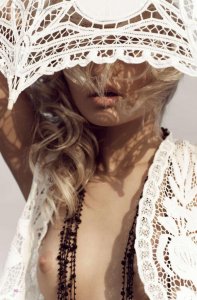 Anna Barendregt Naked 05.jpg