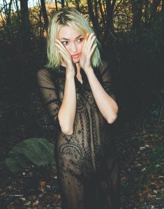 Cora Keegan Naked 09.jpg