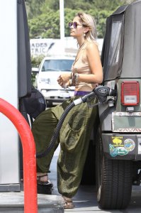 Paris Jackson Braless 14 thefappeningblog.com.jpg