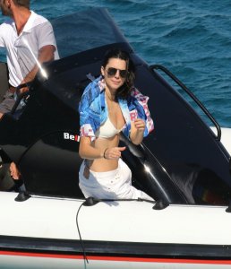 Kendall Jenner & Bella Hadid Sexy 11 thefappeningblog.com.jpg