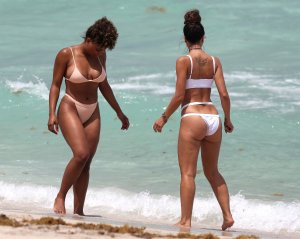 Metisha Schaefer Sexy 24 thefappeningblog.com.jpg