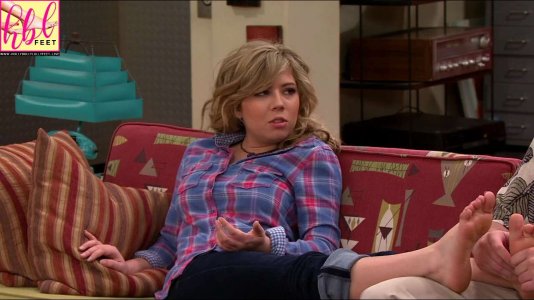 jennette-mccurdy-feet-soles-icarly-s6e2-06.jpg