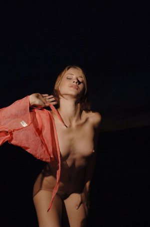 luka-in-the-night-08 thefappeningblog.com.jpg