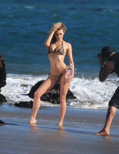 Kate Compton Sexy & Topless 33 thefappeningblog.com.jpg