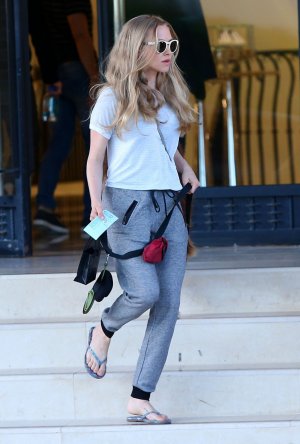 Amanda Seyfried - out and about in Beverly Hills 10_21_14_8.jpg