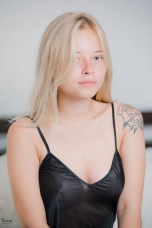 0001-01 thefappeningblog.com.jpg