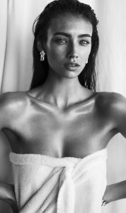 Lorena Rae Topless 5 thefappeningblog.com.jpg