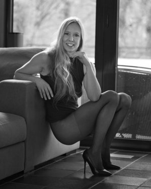 modellauralina (8).jpg