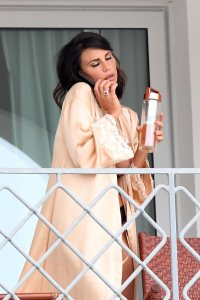 Claudia Galanti Topless 5 thefappeningblog.com.jpg