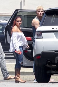 Ariel Winter Braless 18 thefappeningblog.com.jpg