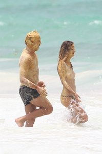 Niamh Adkins Topless 11 thefappeningblog.com.jpg