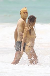 Niamh Adkins Topless 17 thefappeningblog.com.jpg