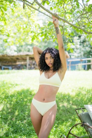 0001-04 thefappeningblog.com.jpg