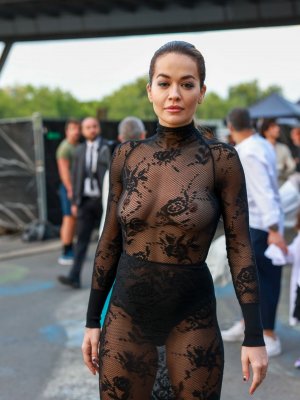 rita-ora-at-azzedine-alaia-fashion-show-in-paris-07-02-2023-5.jpg
